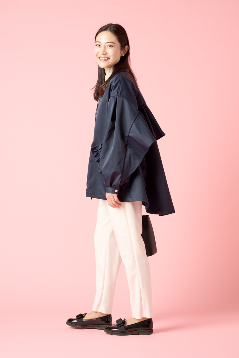 クラウドチームVERY酒井理央の[THREE SQUARE]バックフレアコートコーデ