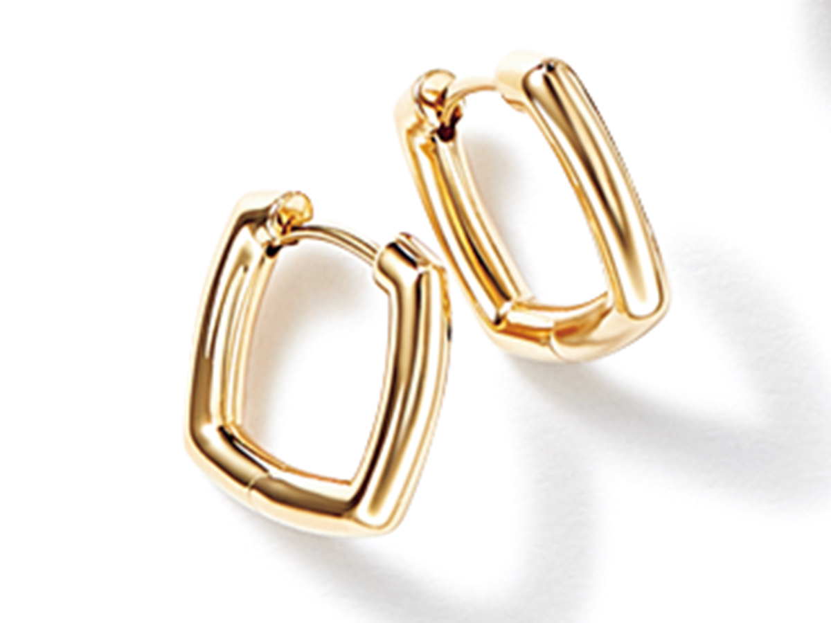 トムウッドのゴールドスクエアピアス