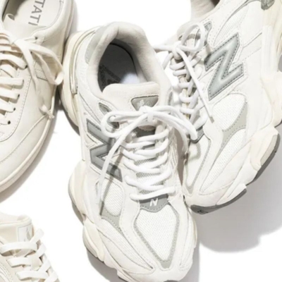 ニューバランスetc.【キレイめ白スニーカー3選】通勤ママの足元にもマッチ！