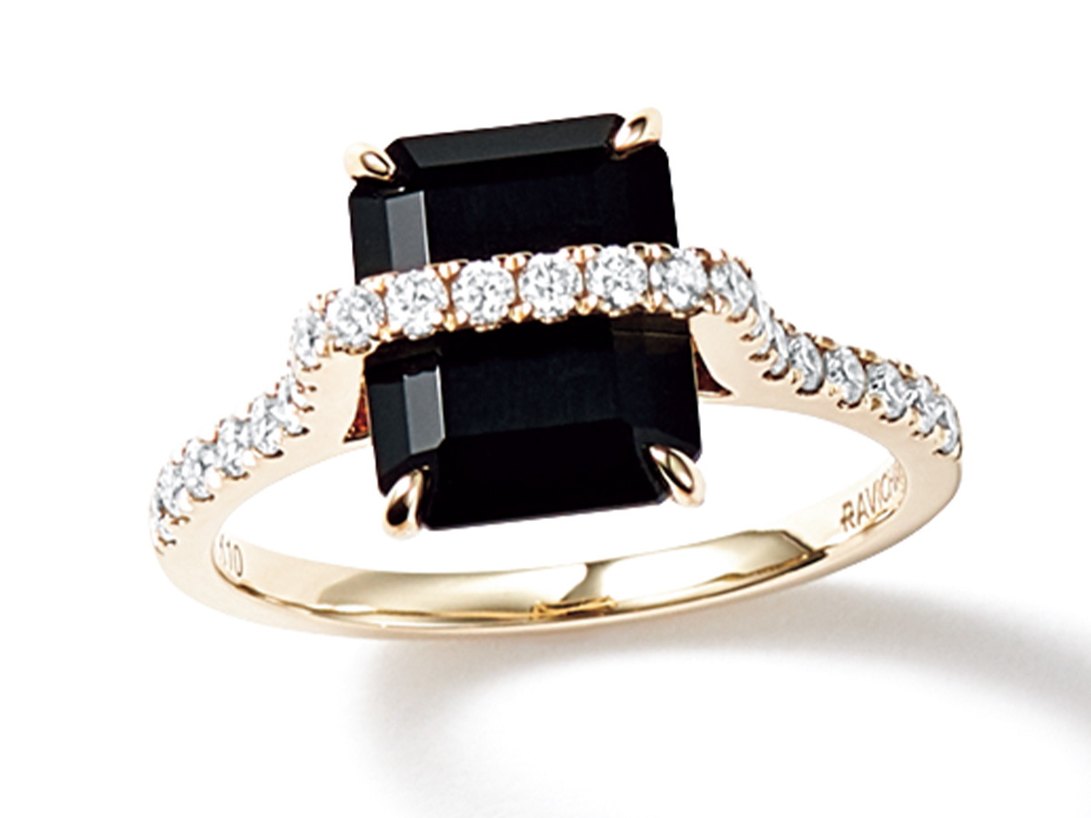 ラヴィシャルムのオニキスとラボグロウンダイヤのリング