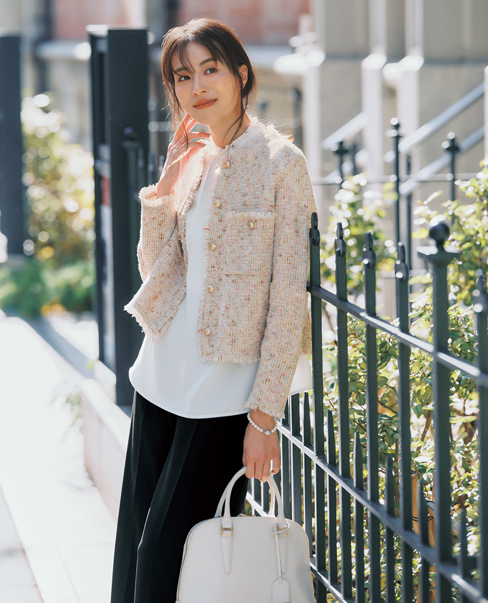 カーディガン感覚の気軽さとハレの日らしい華やかさを一挙両得