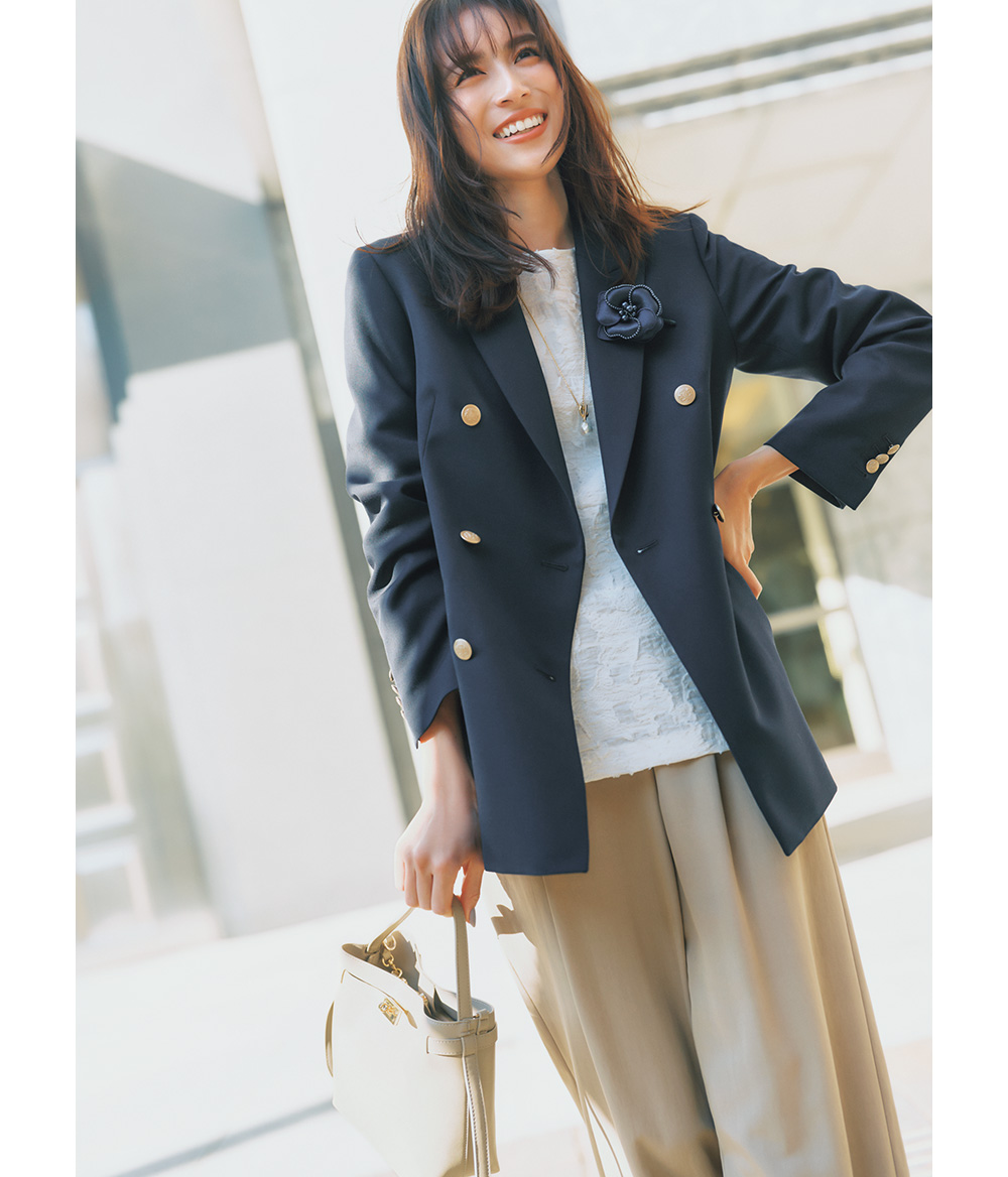 ベージュパンツで変化球、レースやコサージュで特別感も