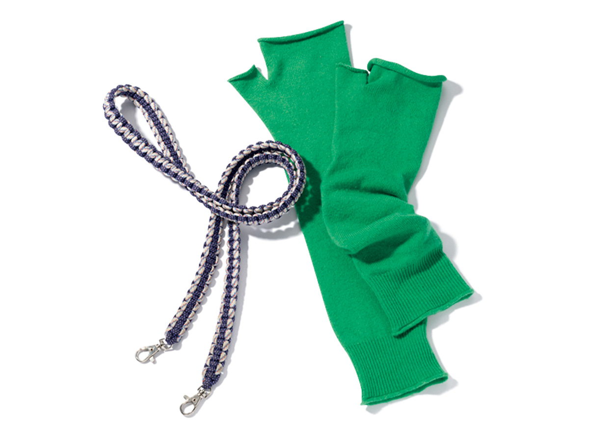 アームウォーマーとスマホストラップ