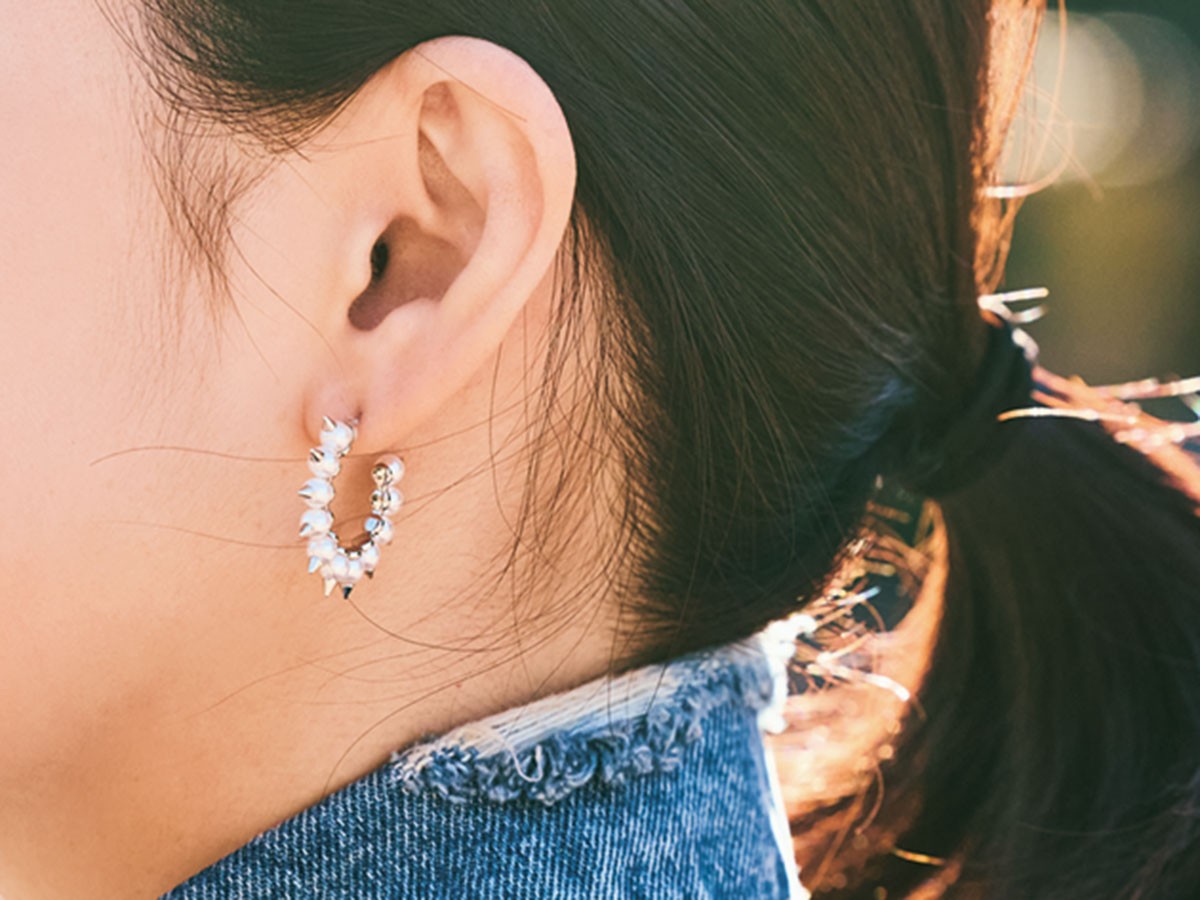 VERYママはオンオフ使えるタサキのデインジャーピアスがお気に入り