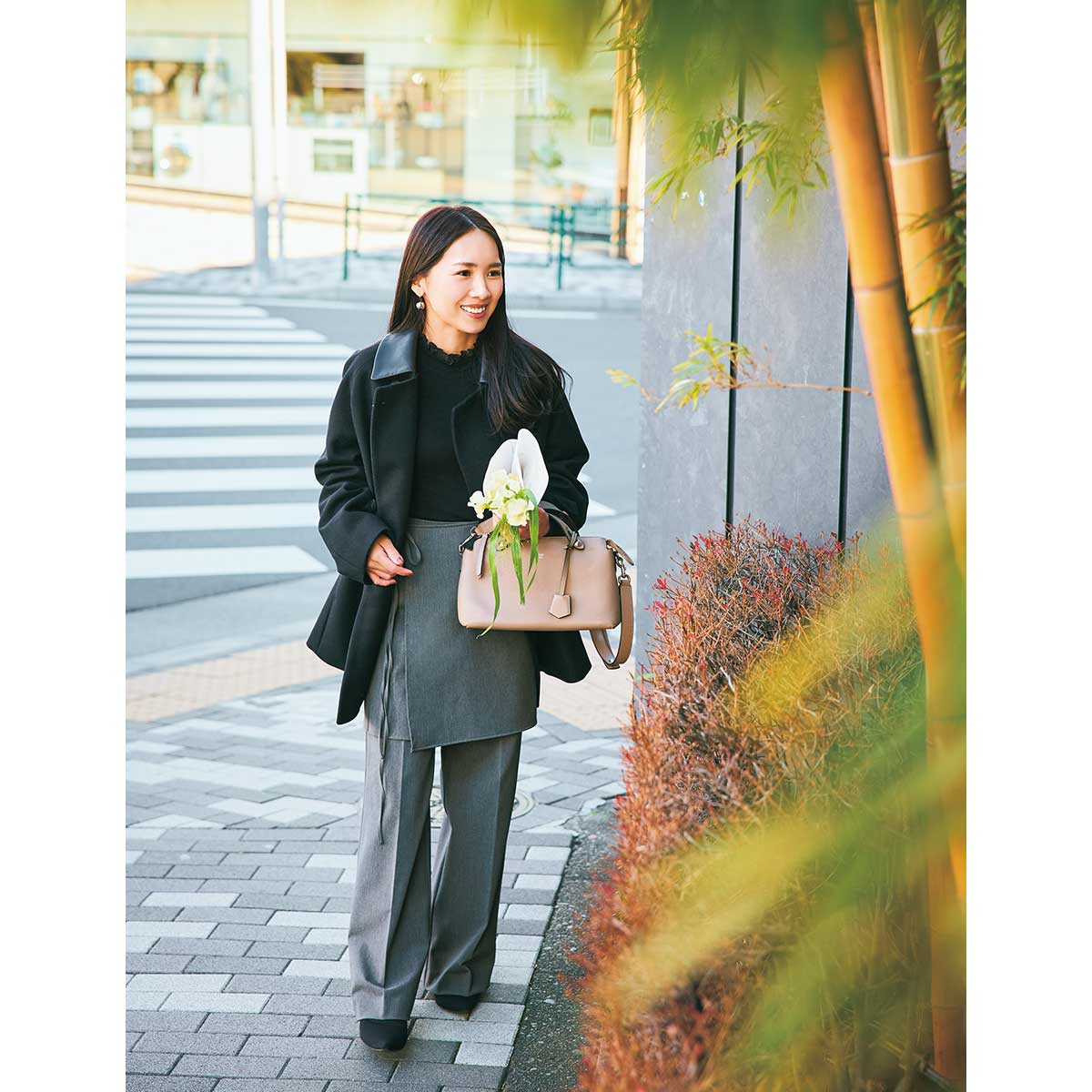 衿つきアウターにレイヤードスカート付きパンツを穿いた読者コーデ