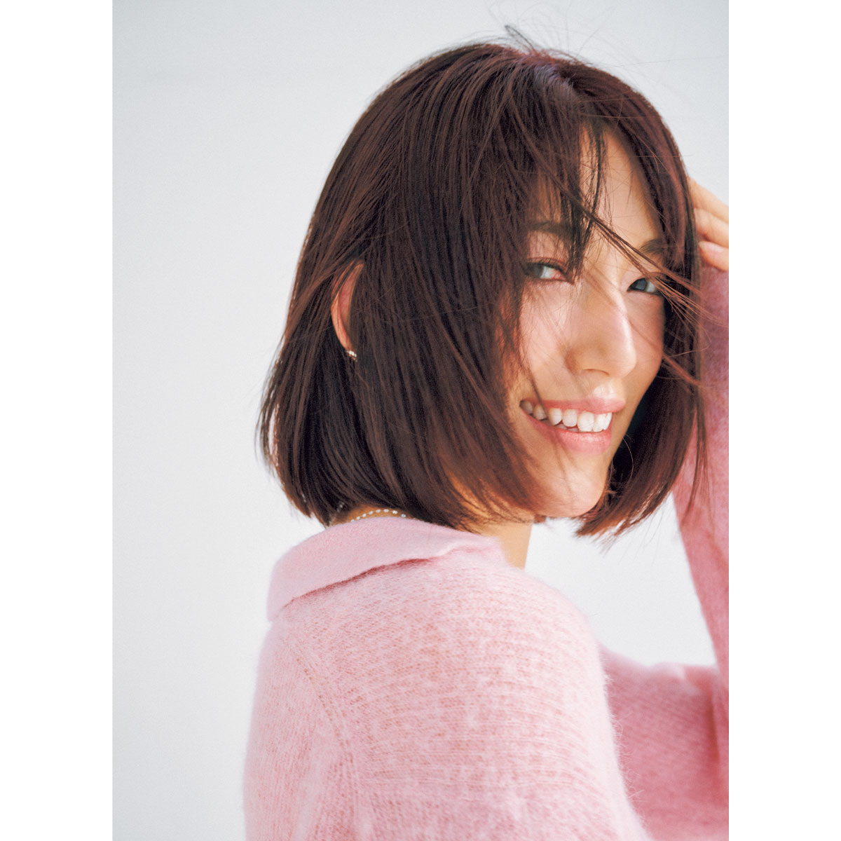 ボブヘアにカットした芹名さん