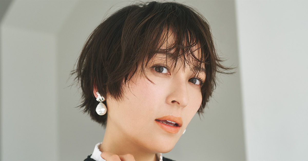 ショートヘアの青木裕子さん