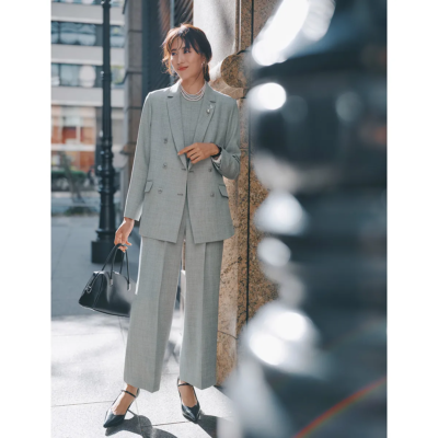 【ハレの日】にグレーのセットアップでお洒落なママに！黒紺以外でもきちんと見え