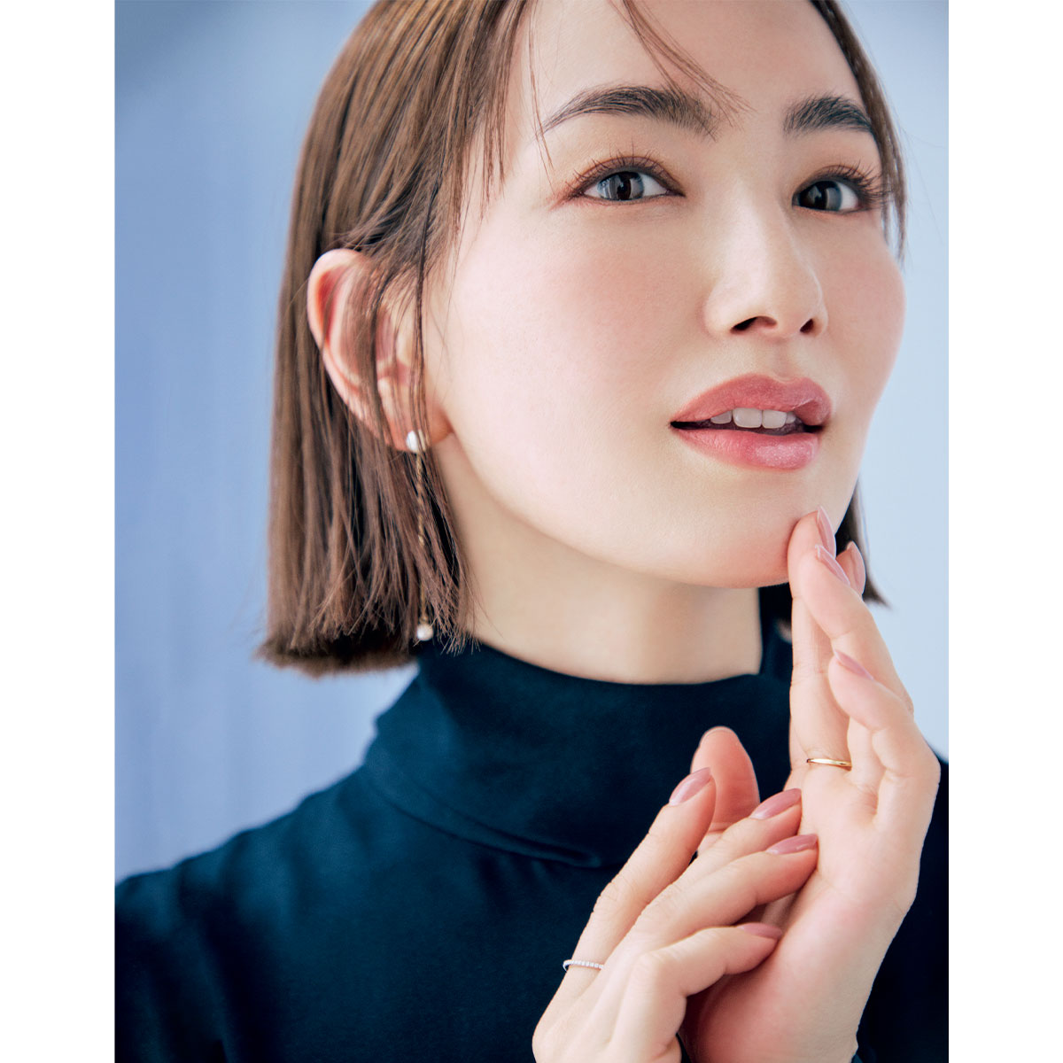 中央だけラメグロスを乗せた立体感リップメイク