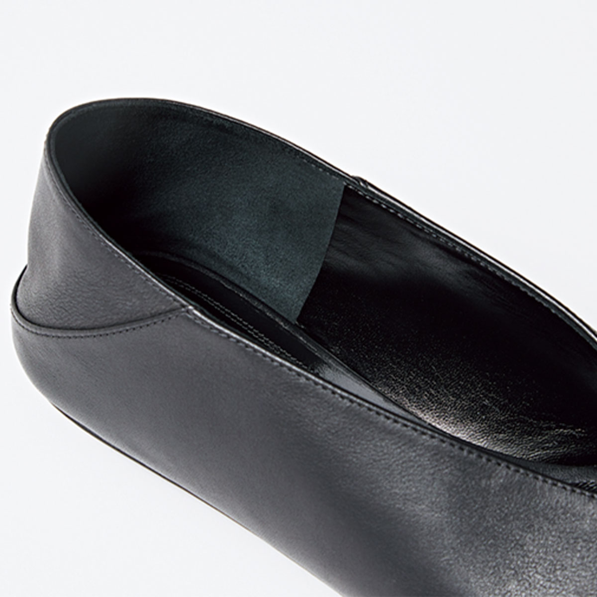 スエード素材のかかと部分