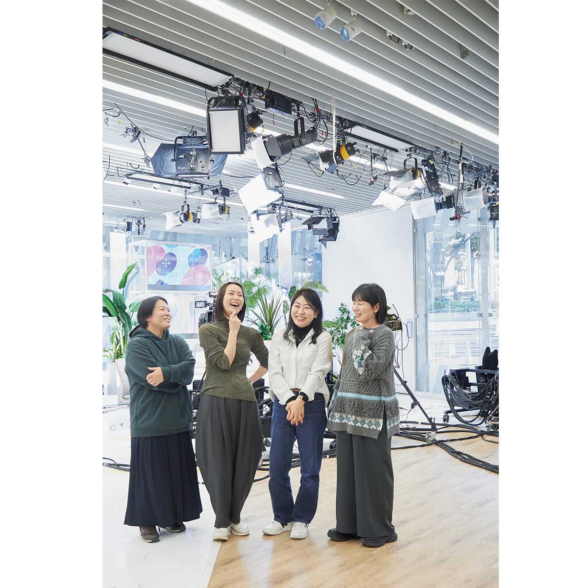 『わたしとニュース』『ホンマのホンネ』を作るメンバーの外山 薫さん、本間智恵さん、溝上さん、大島はるかさん