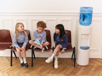 【Maison Kitsuné × Bonpoint】が初コラボ！遊び心あふれるカプセルコレクションが登場