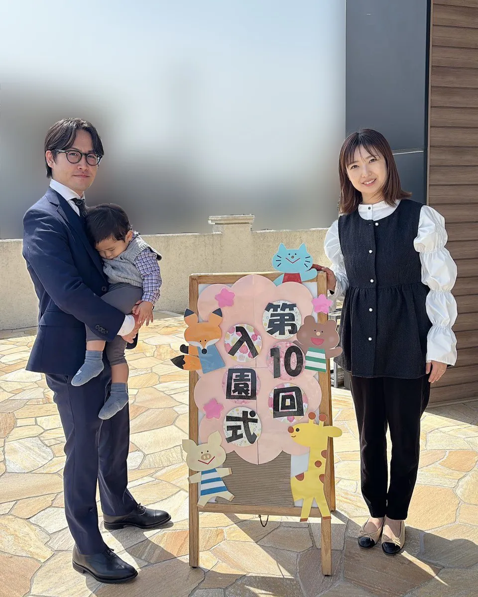 2025年4月の保育園入園式の家族写真