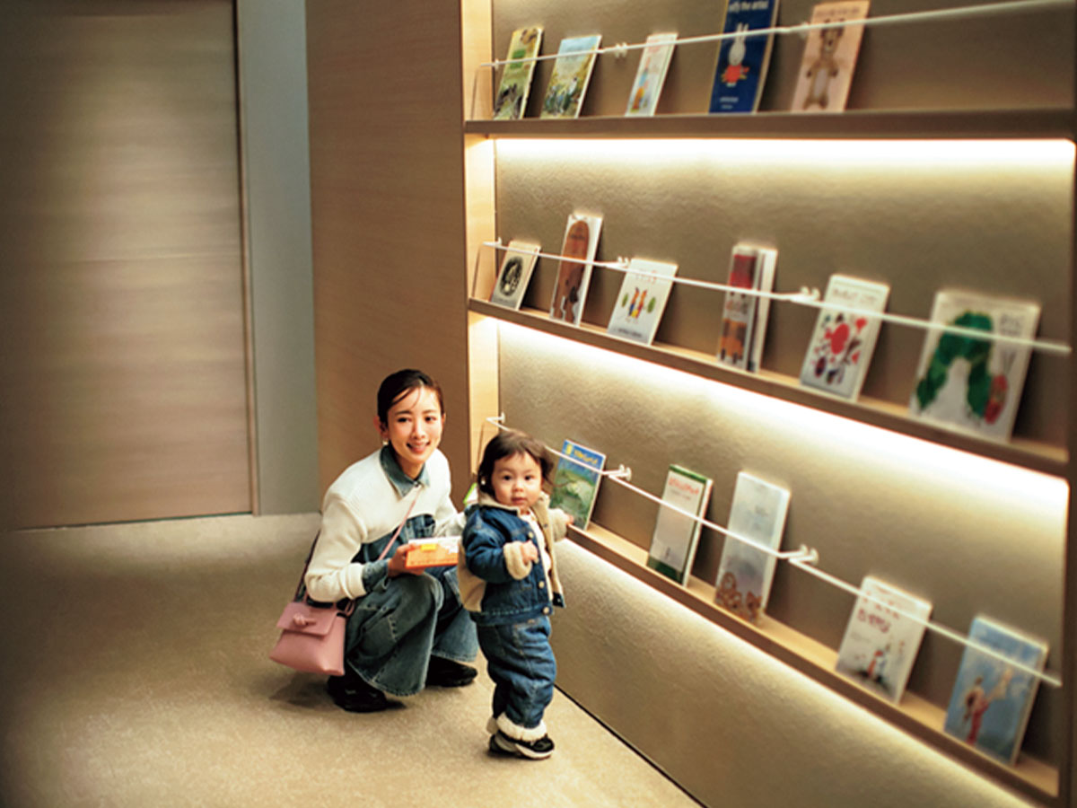 SHARE LOUNGE 駒沢大学駅前の絵本コーナー