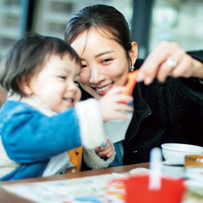 【子連れSPOT】駒沢大学駅から徒歩1分！『ロイヤルホスト駒沢パーククォーター店』には“アフヌン”もテラス席も！