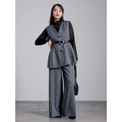モード派ママの【ハレの日】にミドル丈ジレ×ワイドパンツでオシャレの鮮度UP！