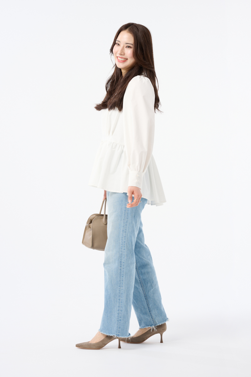 クラウドチームVERYgilet友理の[THREE SQUARE]ペプラムタックブラウスコーデ