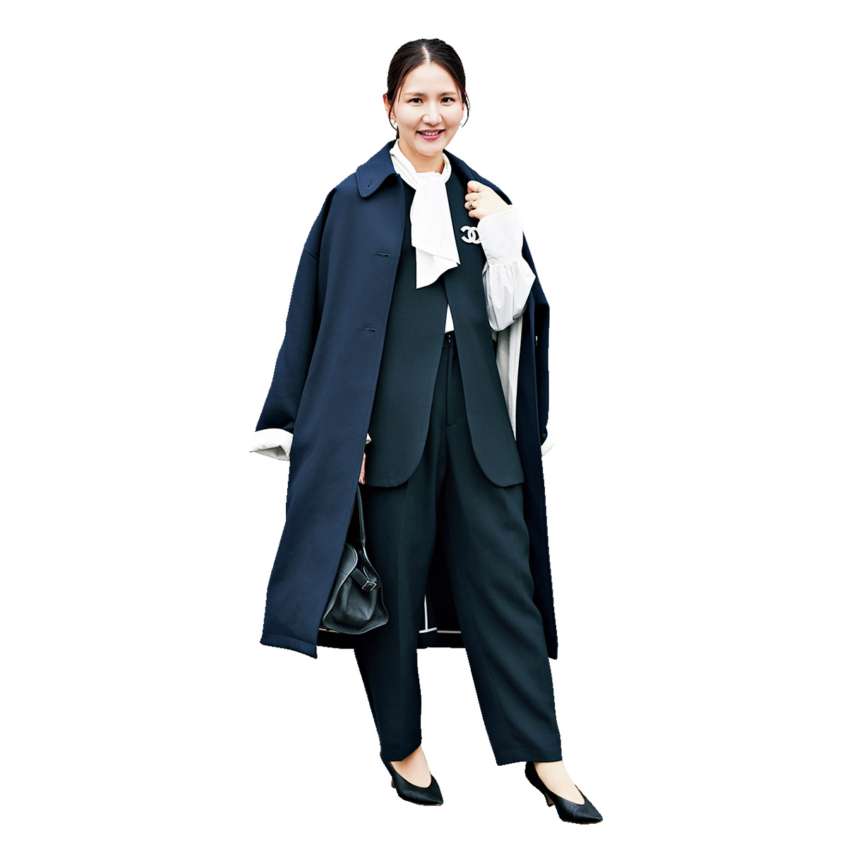 ジレとパンツのセットアップにアウターを羽織った卒園式コーデ