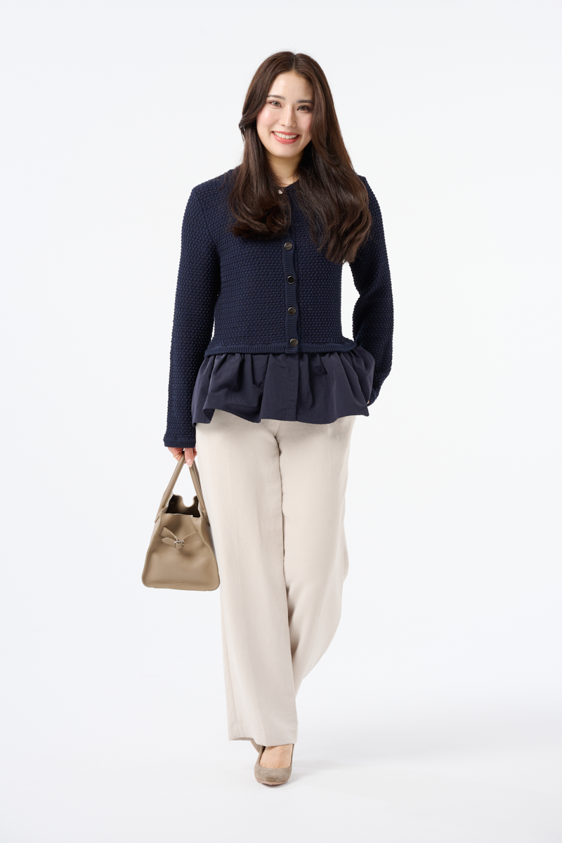 クラウドチームVERYデラクナー友理の[THREE SQUARE]ペプラムニットカーディガンコーデ