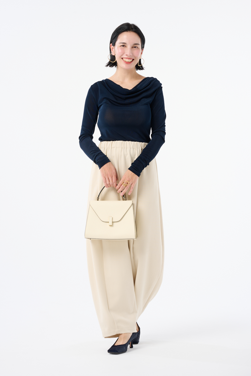 クラウドチームVERY太田史帆子の[anuans]アセートギャザードレープカットトップスコーデ