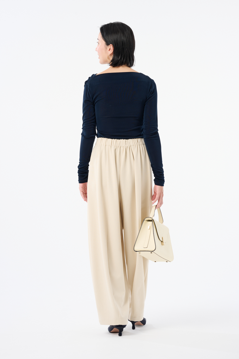 クラウドチームVERY太田史帆子の[anuans]アセートギャザードレープカットトップスコーデ