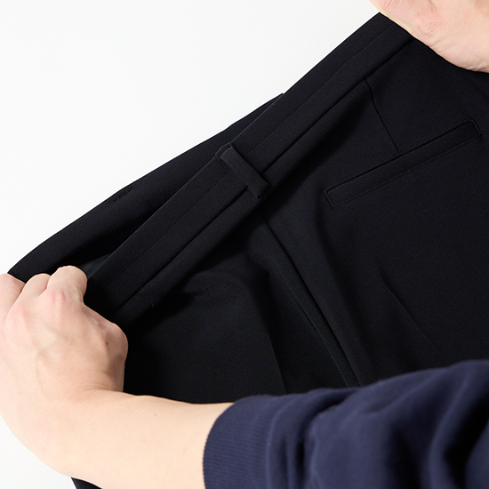 [THREE SQUARE]美脚テーパードスリムパンツ