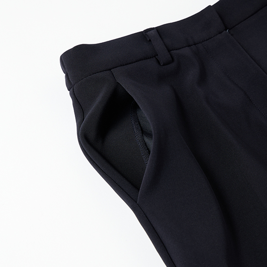 [THREE SQUARE]美脚テーパードスリムパンツ