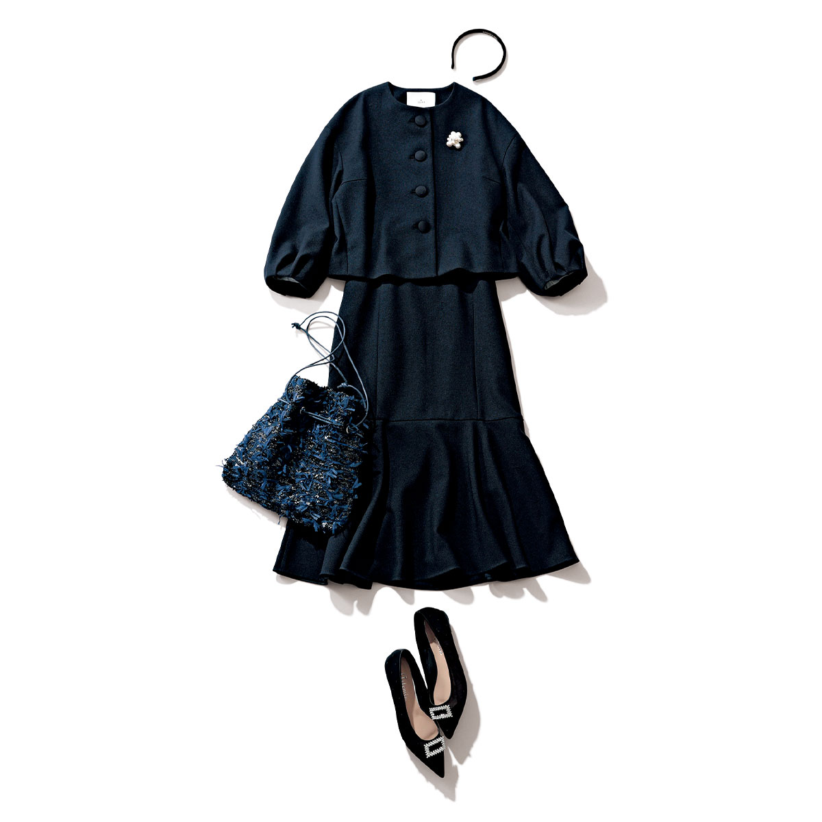 ティアラのノーカラージャケットとフレアスカートのネイビーセットアップ