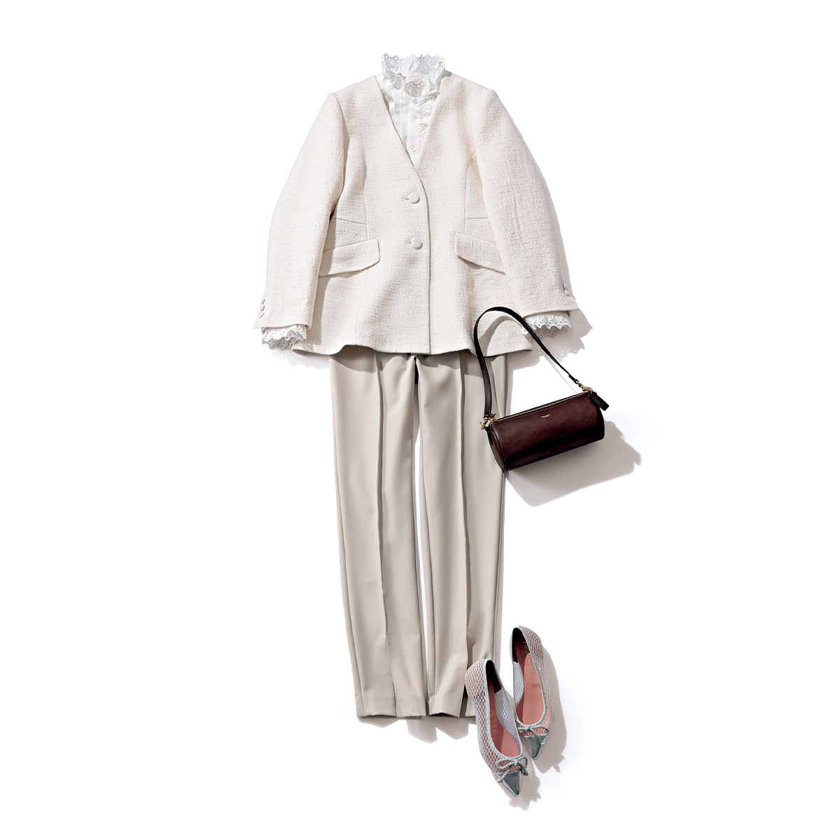 アルページュストーリーのフリルブラウスに淡色ジャケットとパンツを合わせたコーデ