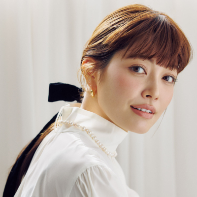 ヘアゴムだけで「ひとつ結び」がハレの日仕様に！簡単アレンジ術【動画つき】