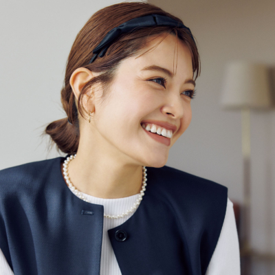 【簡単まとめ髪】タイトな「今っぽお団子」はカチューシャ頼み！入園・入学にも◎