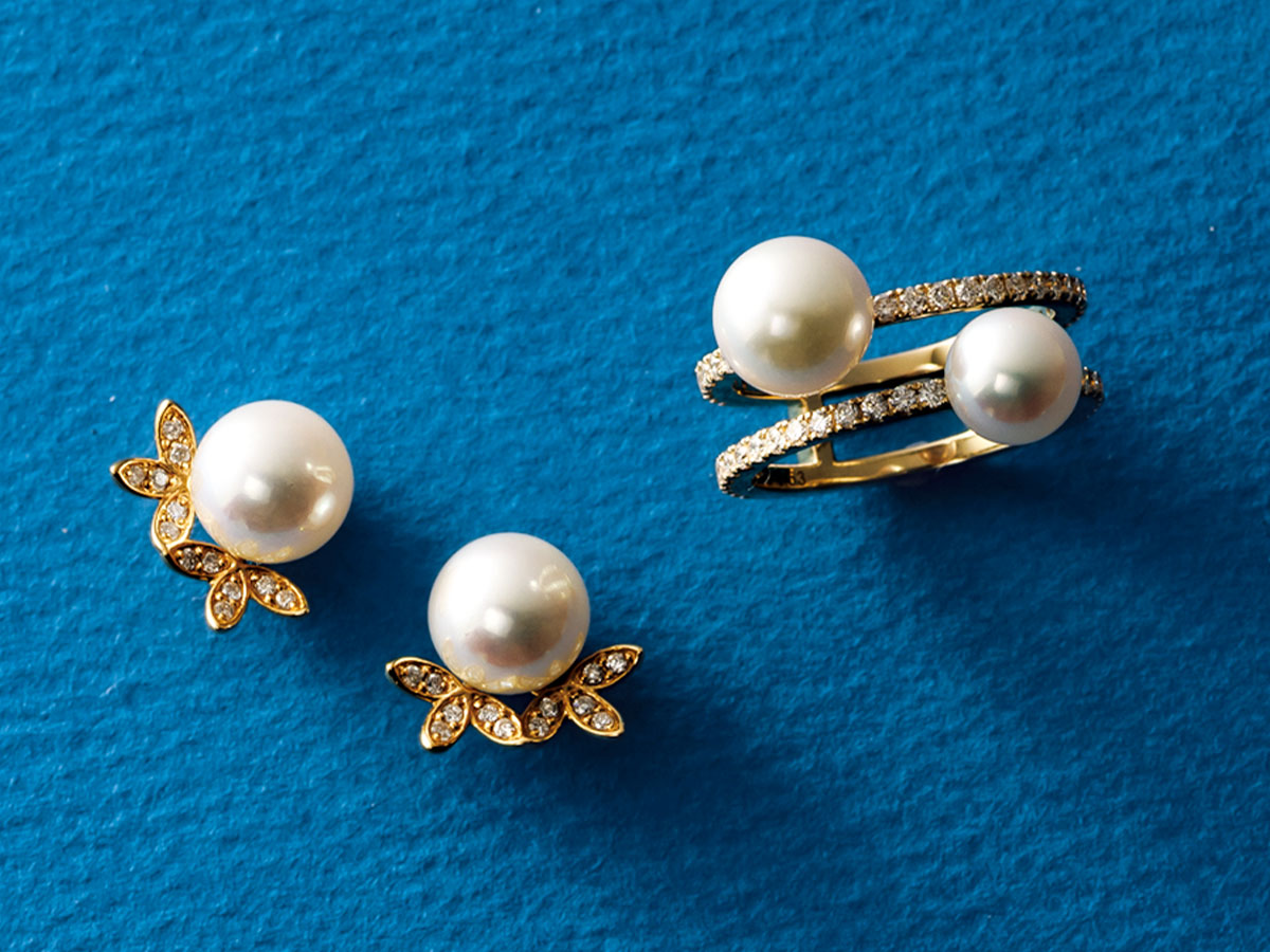 WSPのダイヤの装飾がついたパールピアスとリング