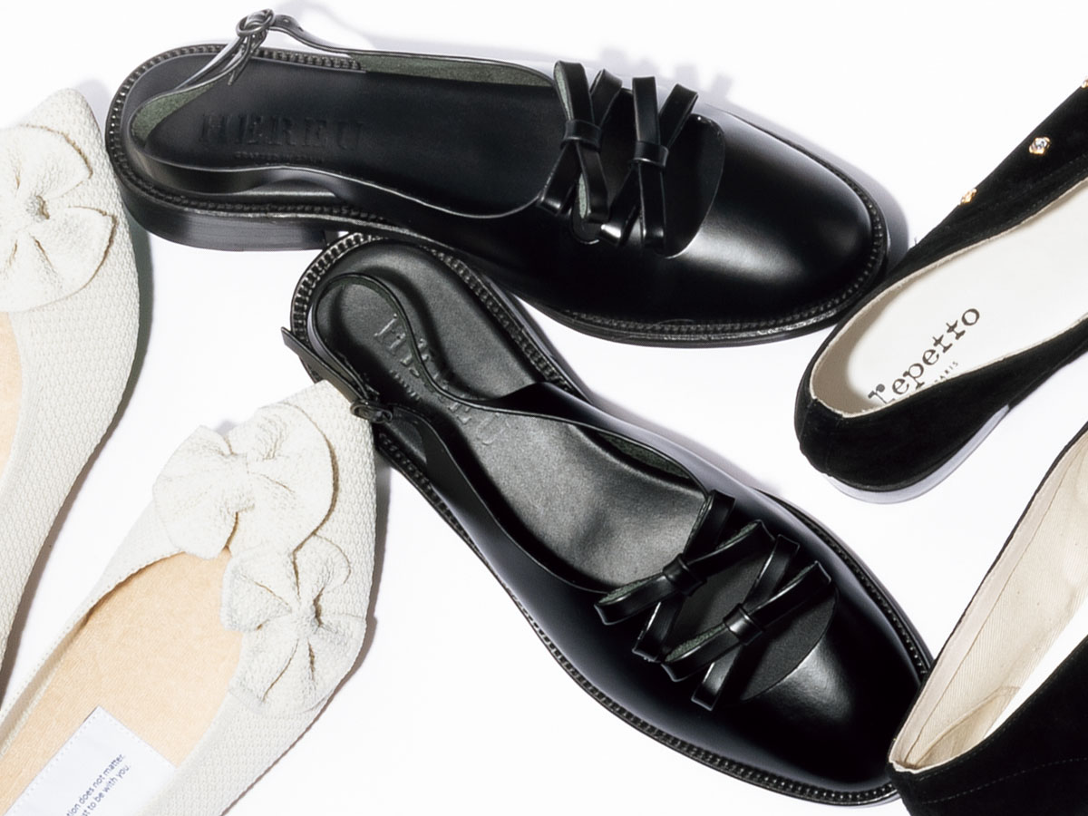 へリューのリボン付き黒シューズ