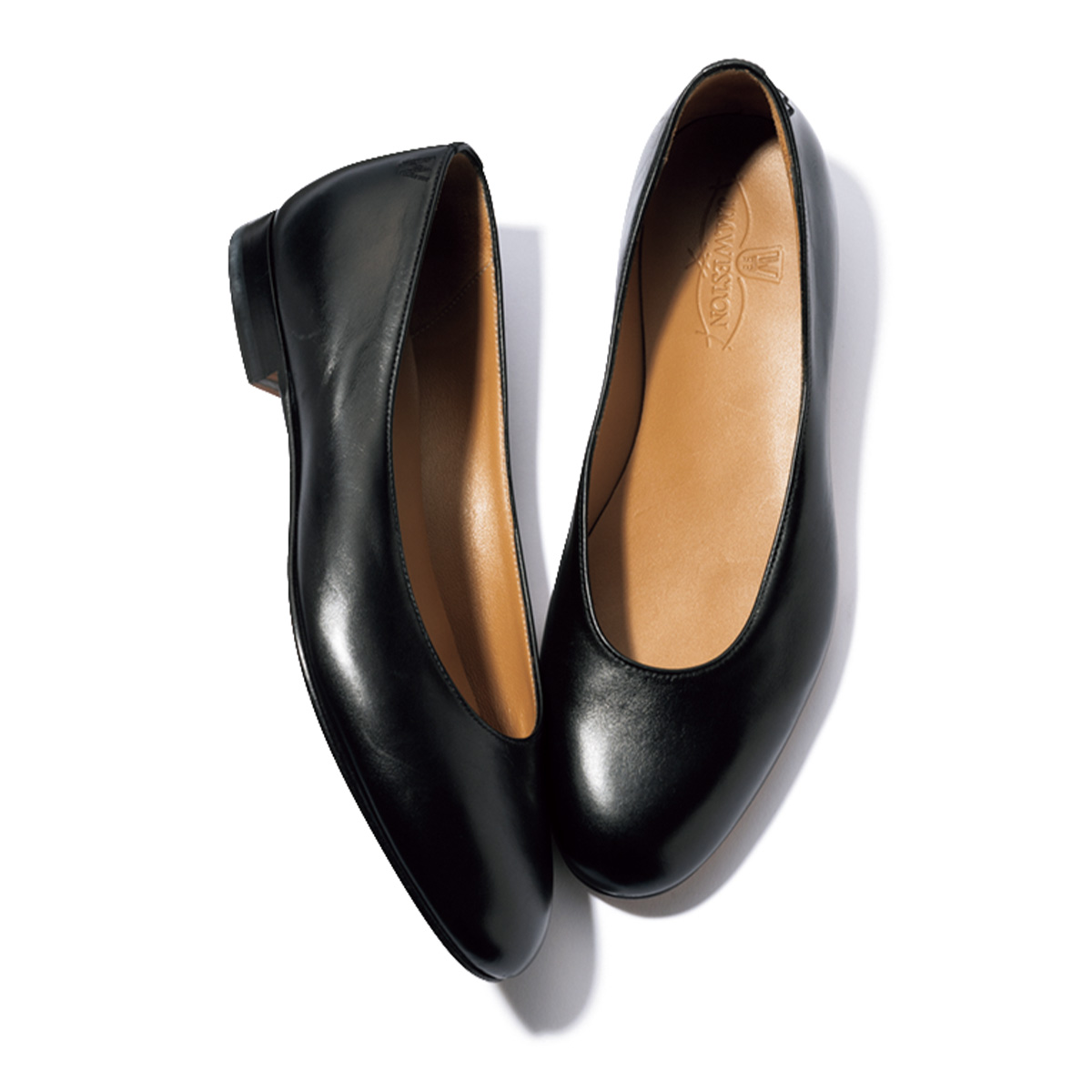 ジェイエムウエストンのタイムレスなデザインの黒シューズ