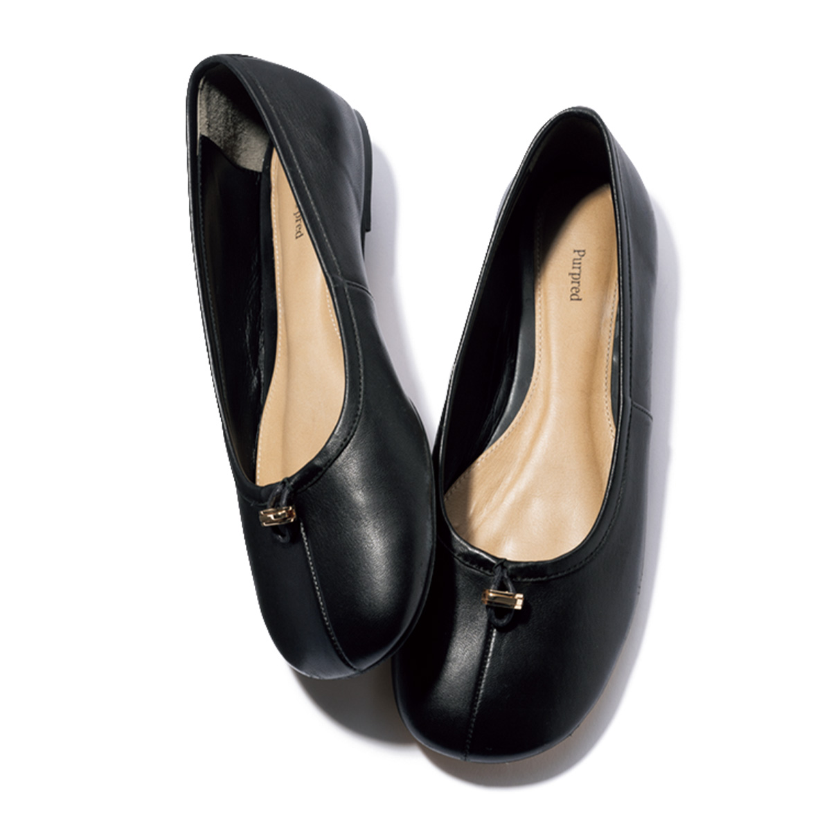 パープレッドのフラットシューズ