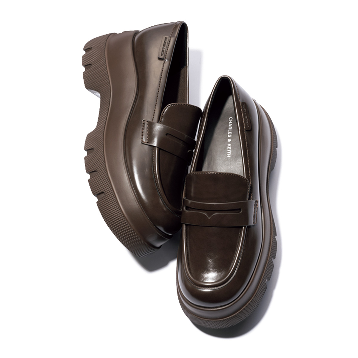 チャールズ＆キースのボリューミーなソールがオシャレなスニーカーローファー