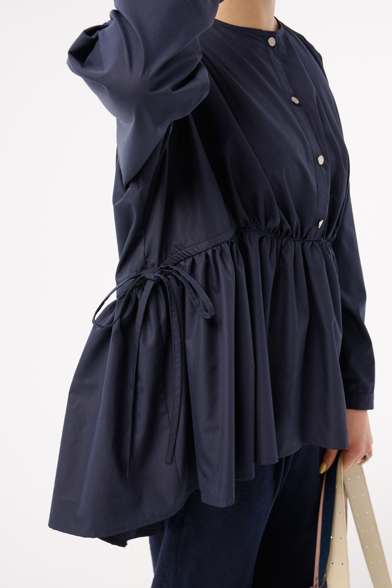 クラウドチームVERY高橋香穂の[ALEGRE]サイドリボンペプラムブラウスコーデ