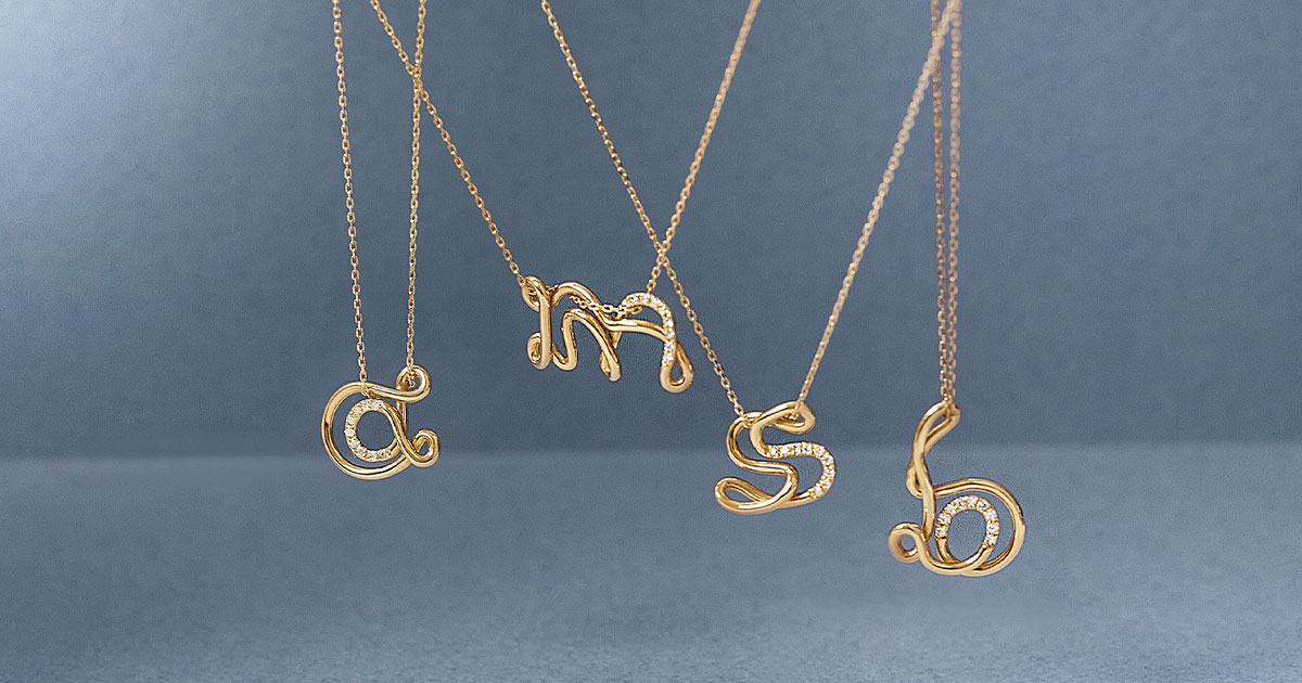 シャルロット シェネのアルファベットネックレス