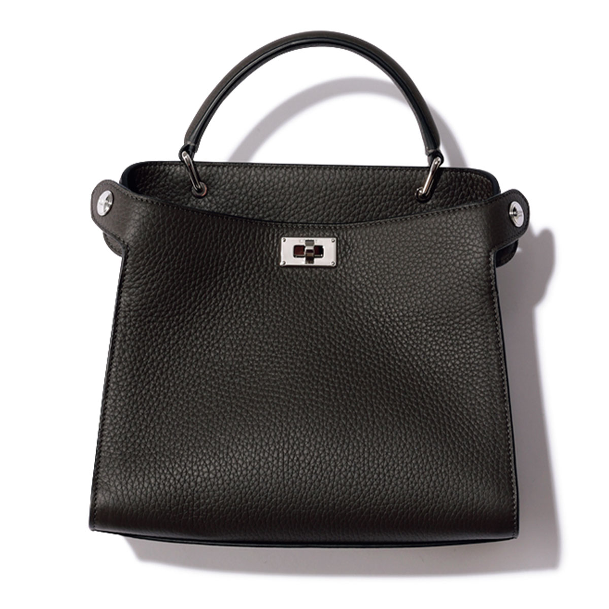 ミチノ・パリの黒バッグ