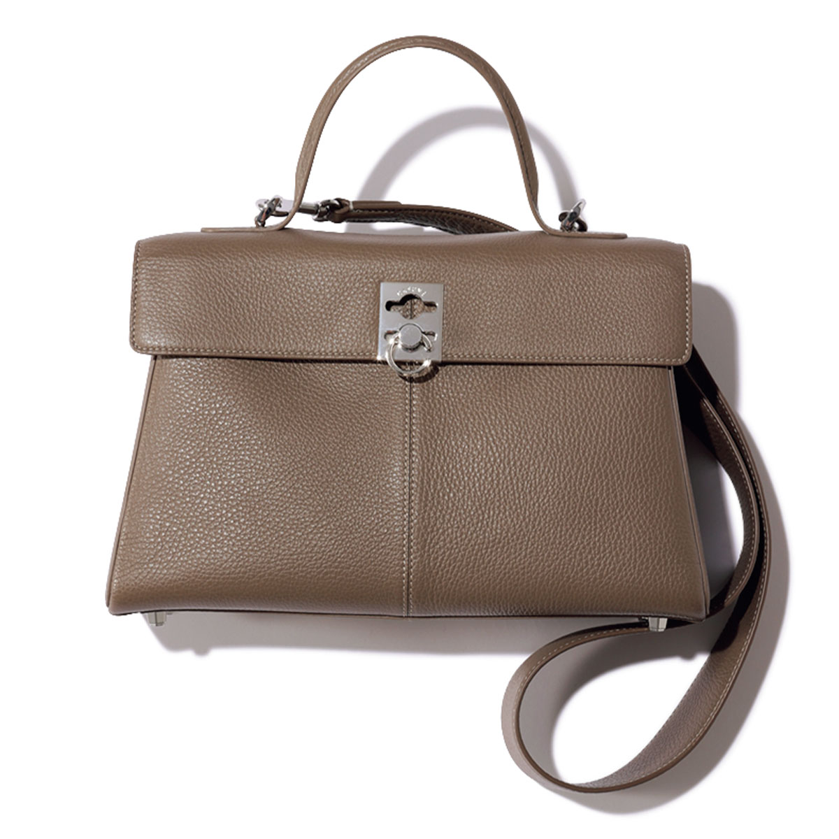 カフネのキレイめブラウンバッグ