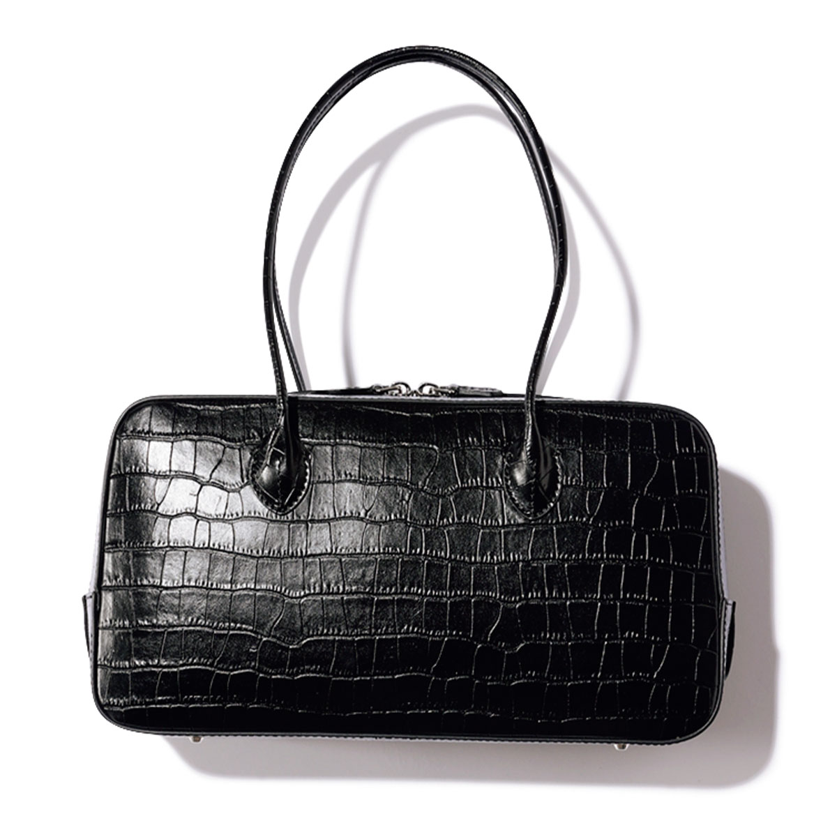 メゾン カナウのモードな黒バッグ