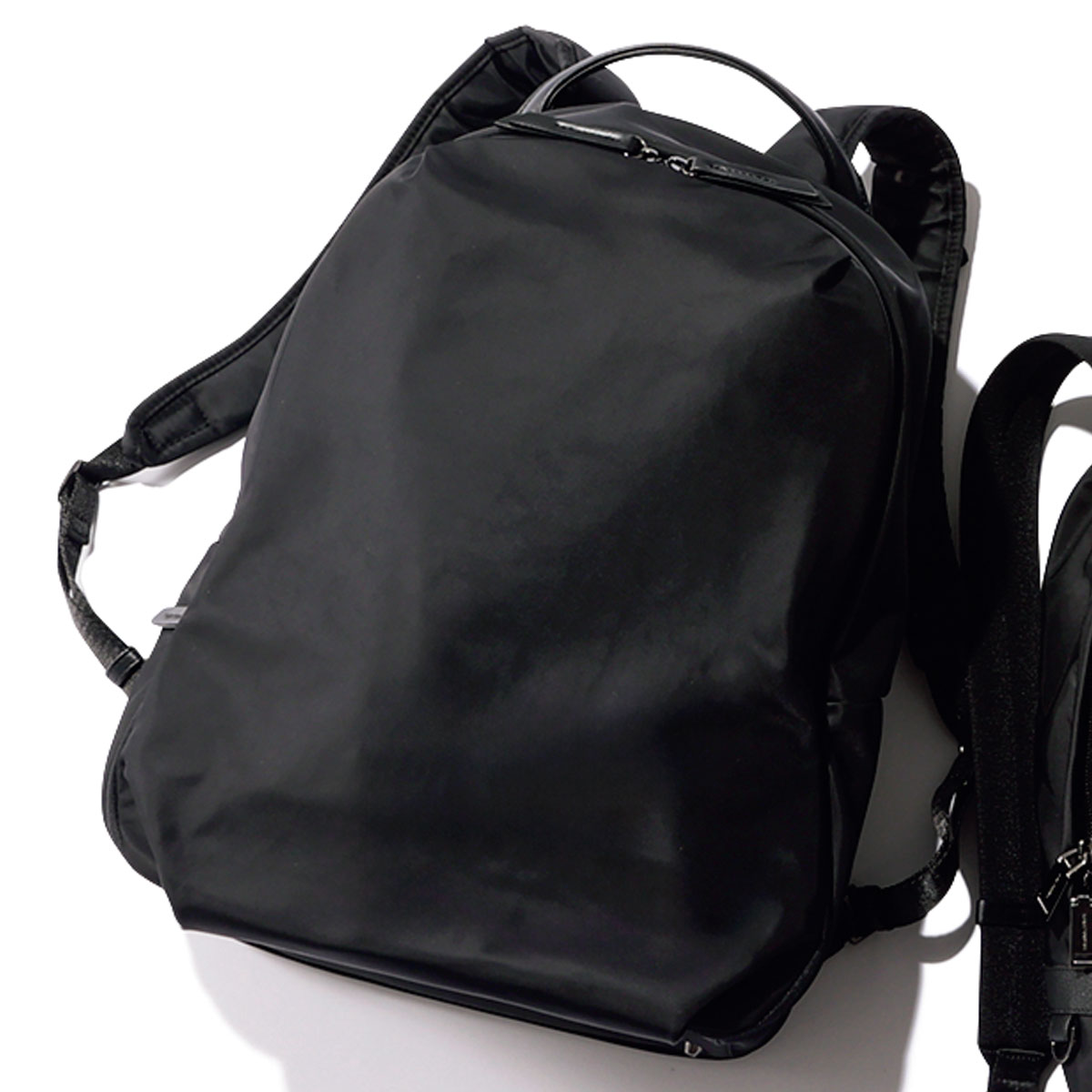 スーツスクエア×エースの黒リュック