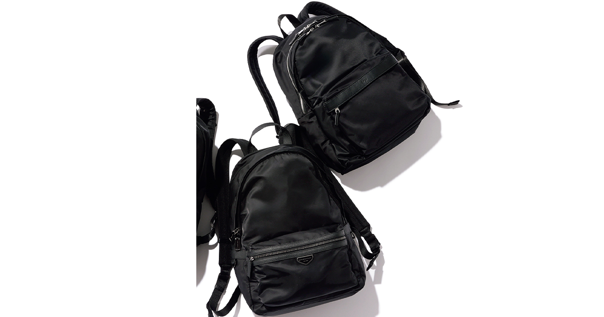 服のテイストを問わないシンプルな黒リュック
