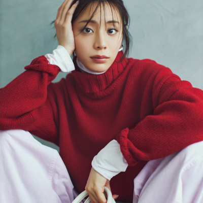 【タートル】は「白T感覚」で重ねると上手くいく！こなれて見える“色合わせ”にも注目