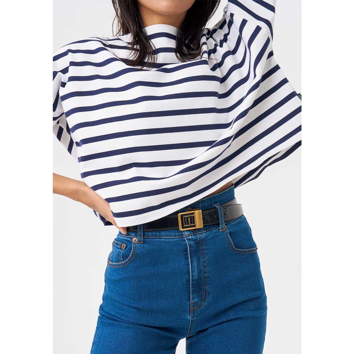 いつものデニムコーデが垢抜けるサンローランのベルト