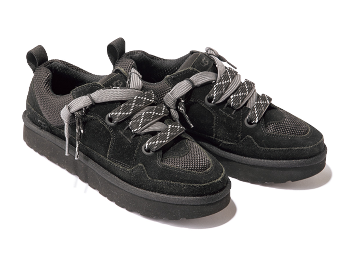 UGGのスポーティな黒シューズ