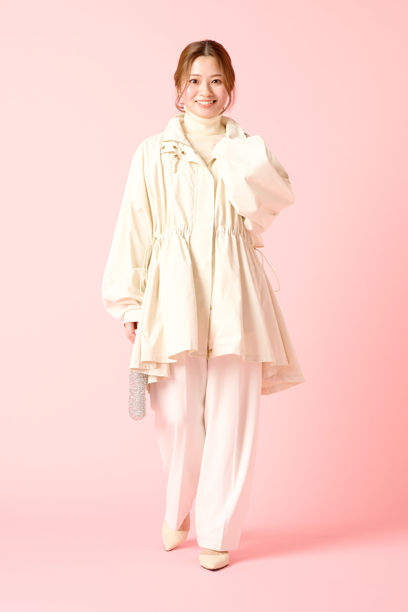 クラウドチーム明賀琴絵のVERY小林千尋の[Emma Taylor]２WAYライトフレアドロストマウンテンパーカーコーデ