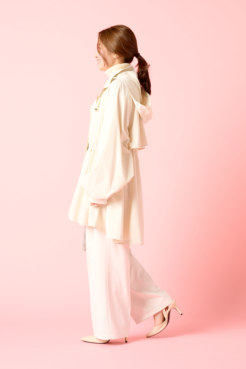 クラウドチーム明賀琴絵のVERY小林千尋の[Emma Taylor]２WAYライトフレアドロストマウンテンパーカーコーデ