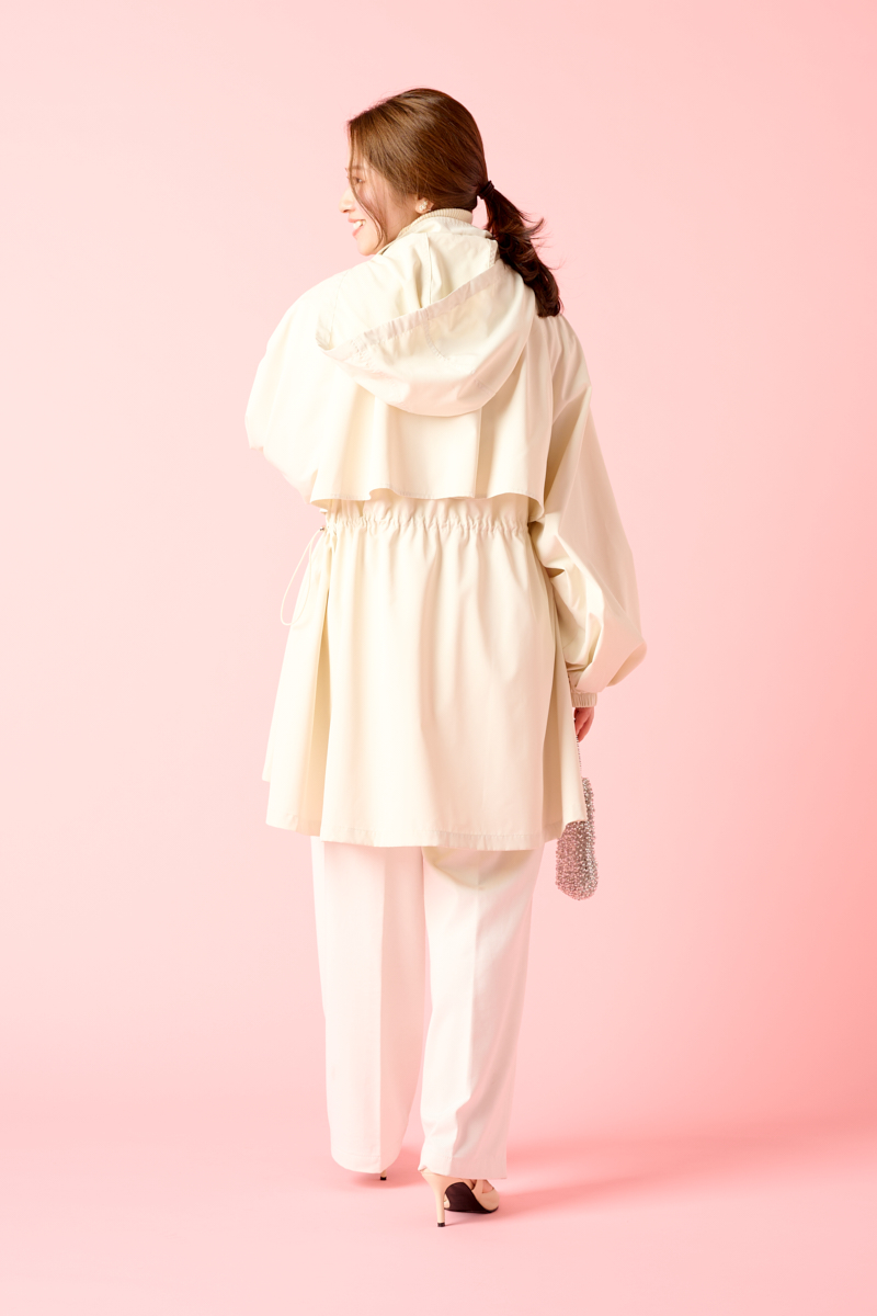 クラウドチーム明賀琴絵のVERY小林千尋の[Emma Taylor]２WAYライトフレアドロストマウンテンパーカーコーデ