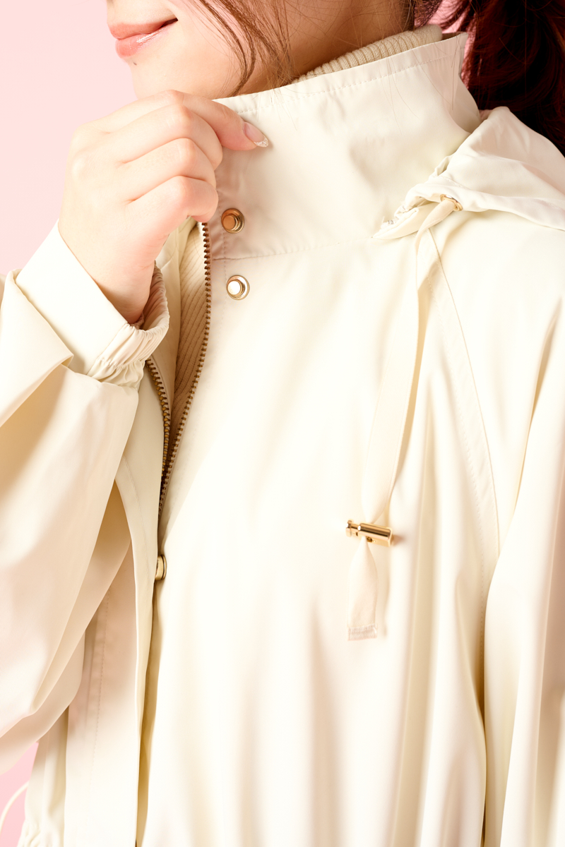 クラウドチーム明賀琴絵のVERY小林千尋の[Emma Taylor]２WAYライトフレアドロストマウンテンパーカーコーデ